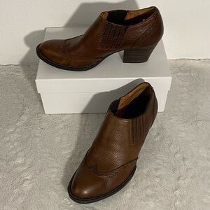 Born Chattel Brown Leather Wingtip Ankle Booties Women’s Size 7